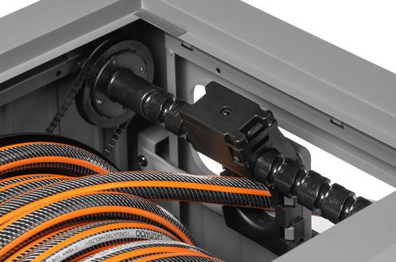 Система автоматической укладки шланга накручивает его на барабан катушки равномерно без заломов и перекручивания.